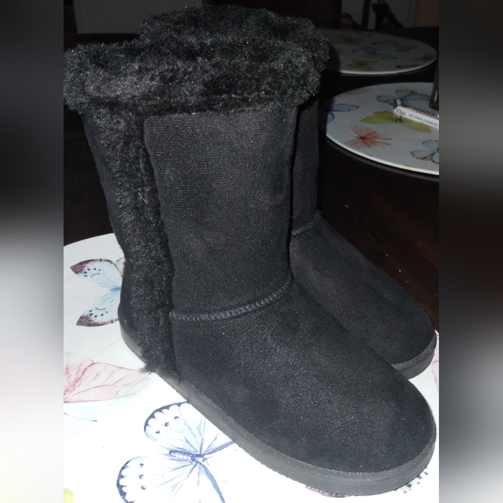 Cozy FAB KIDS Girls All Black Boots Size 2